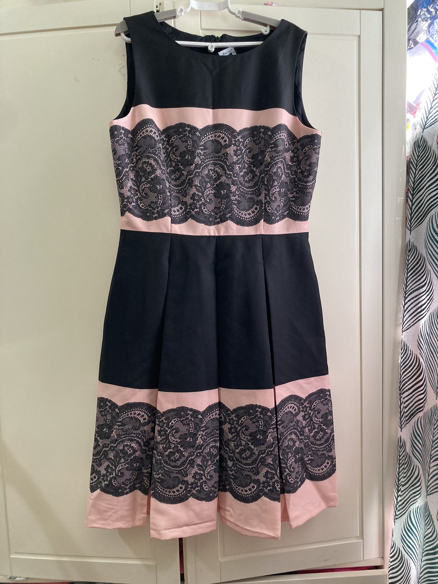 Tahari Size 8