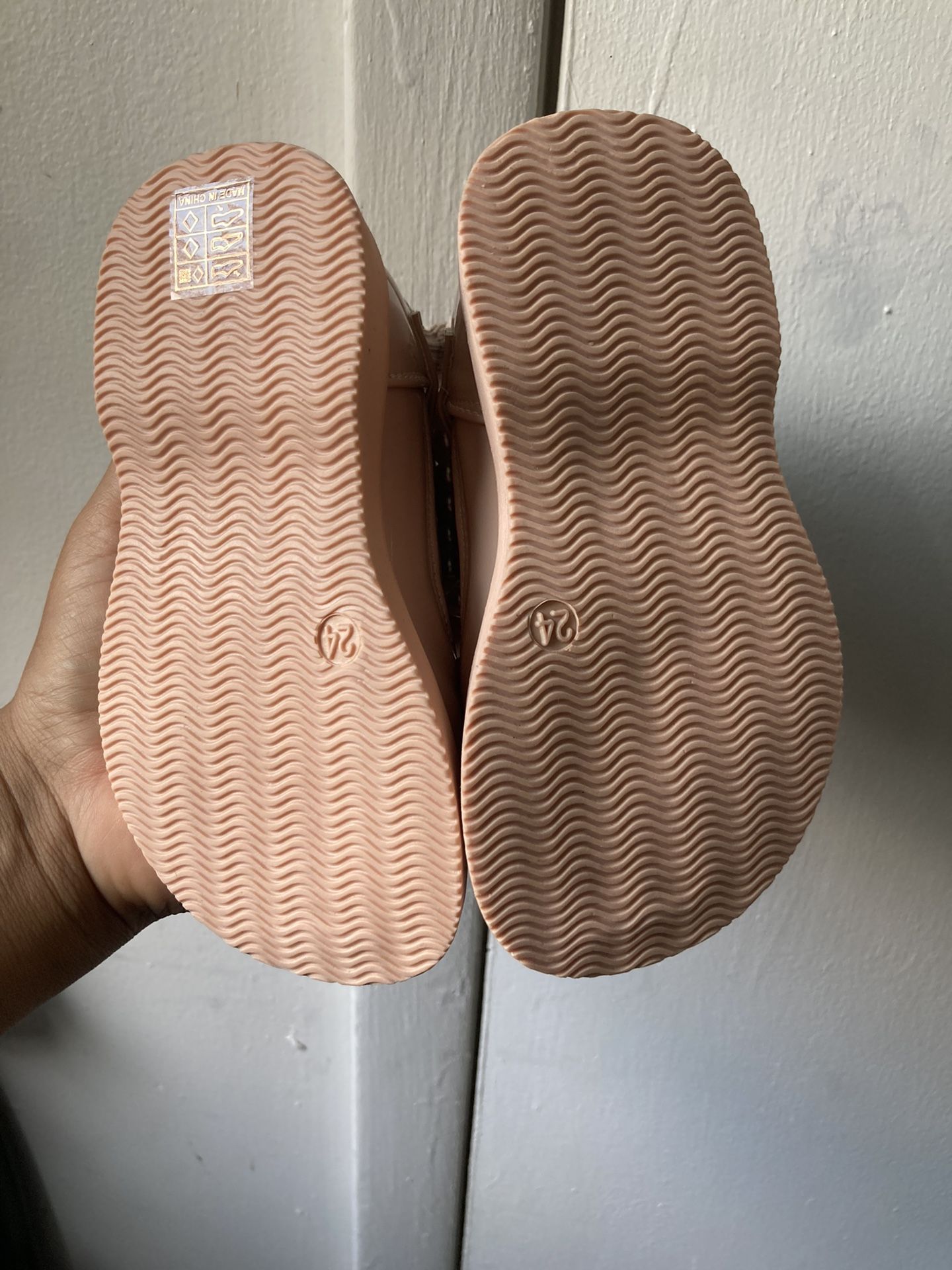 New Girls Shoes Size 24 - photo 4