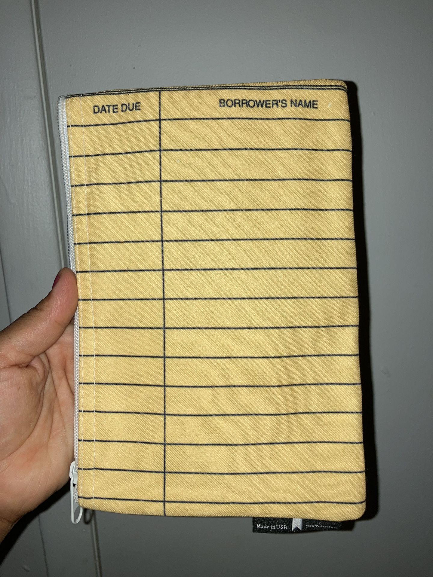 Out Of Print Library Pouch 🧡 - photo 2