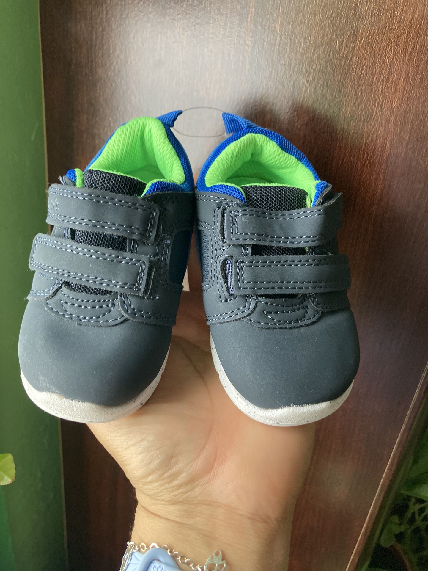 Carter’s Shoes Size 4.5 - photo 2