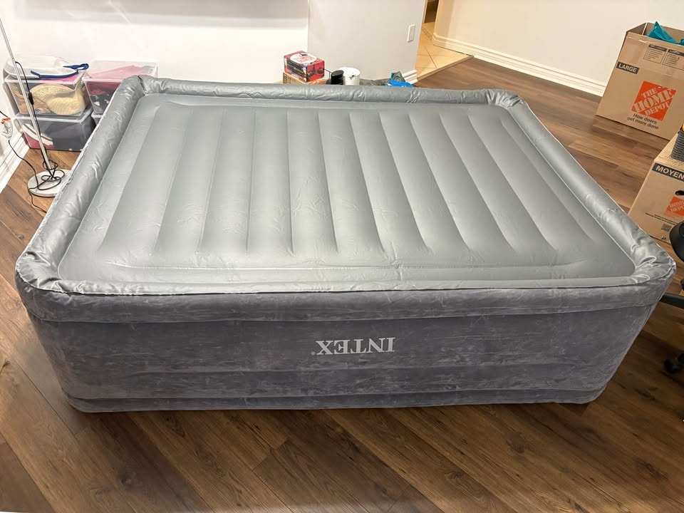 Intex Queen Air Mattress with Built-in Pump - photo 2