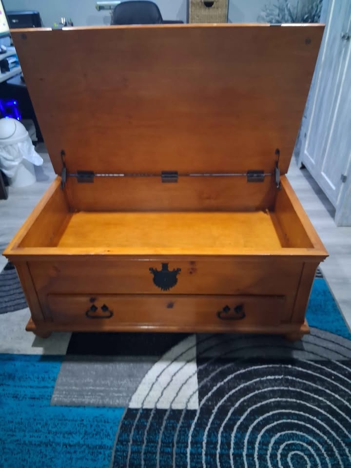 Storage Coffee Table / Wood Chest - photo 4
