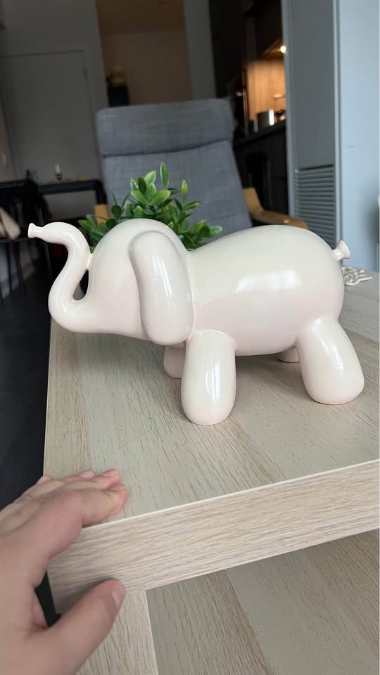 Ceramic beige elephant - photo 5