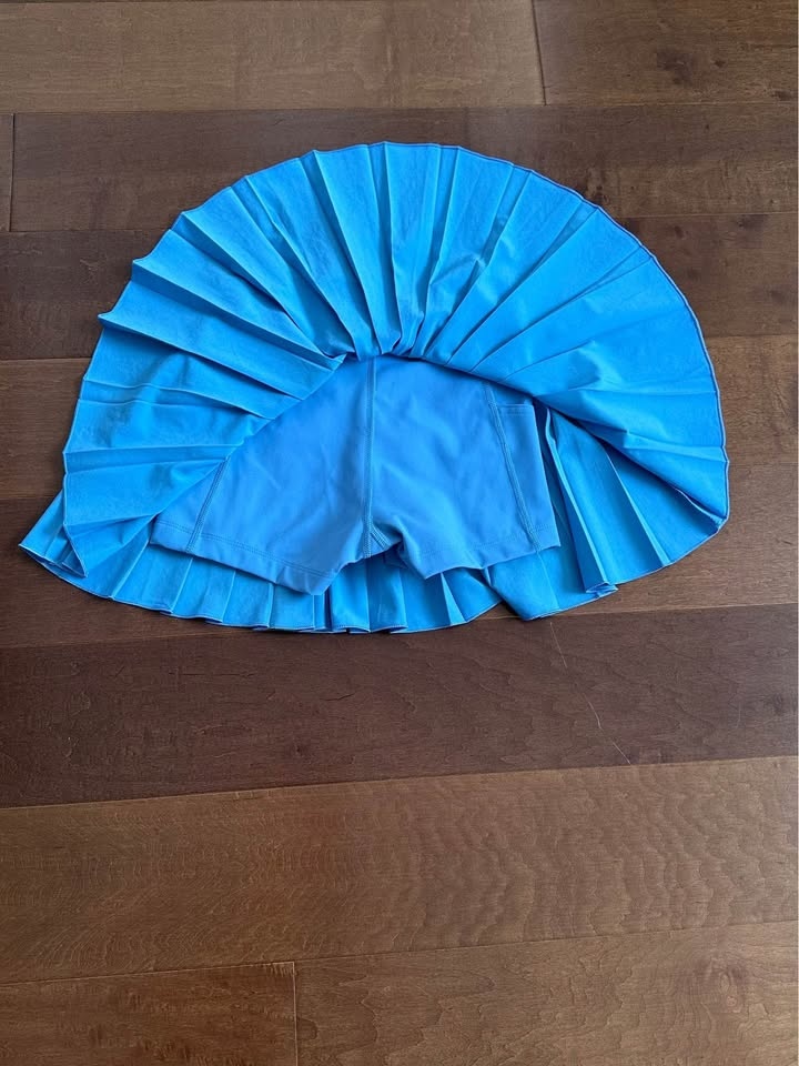 Like new Aritzia skirt 2xs - photo 3