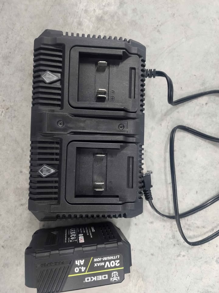 DEKO 20V Dual Battery Charger and 4.0Ah Battery - photo 2