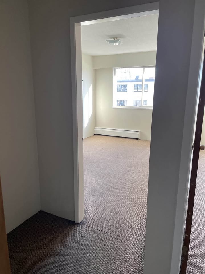 Private room for rent - photo 3