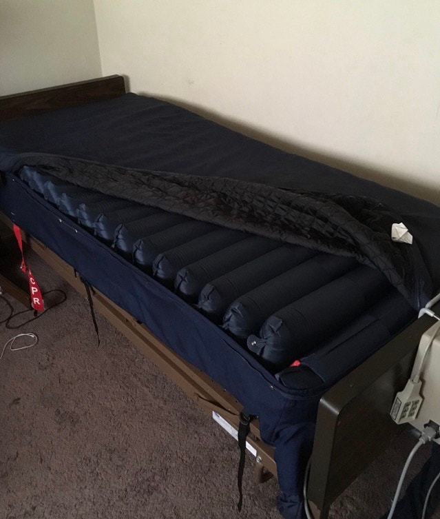 Invacare Low Air Loss Hospital Mattress + Bed - photo 2