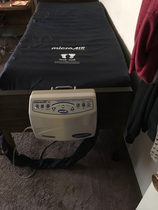 Invacare Low Air Loss Hospital Mattress + Bed - photo 4