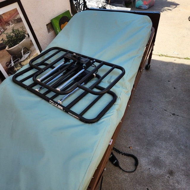 Hospital/Medical Bed with Bedsore-Preventing Mattress