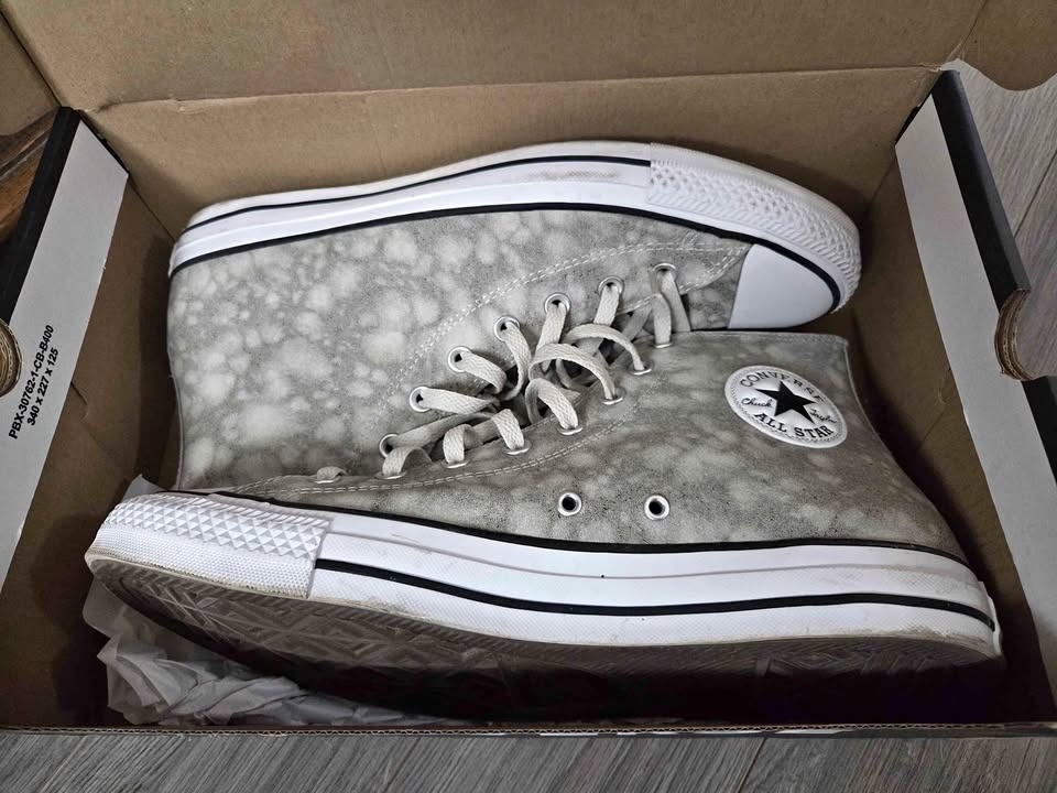 Men's high top Converse size 11.5