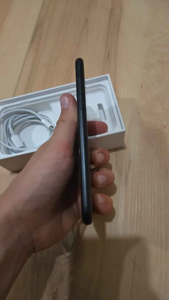 IPHONE SE 2nd Generation *send offers* image indicator(7)