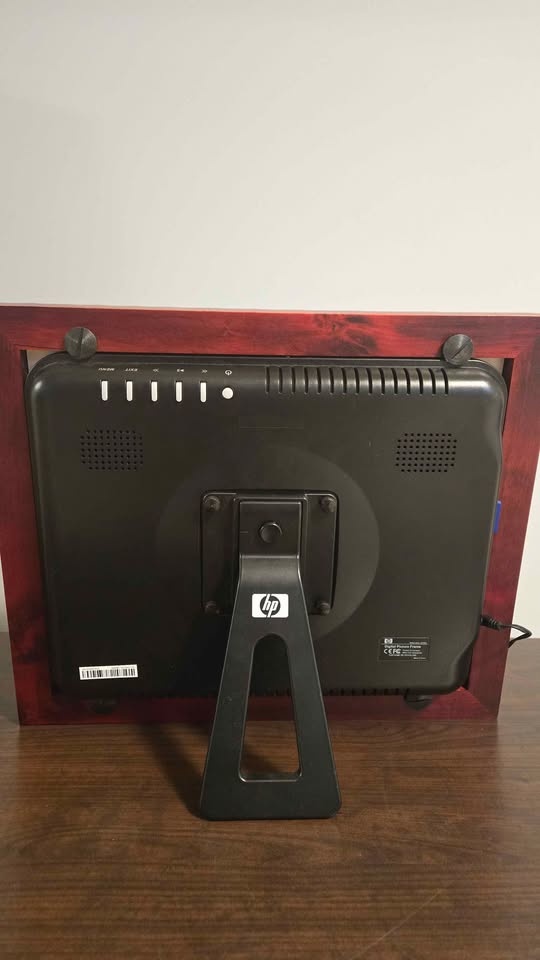 HP 12.1 inch Digital Photo Frame - Mahogany Finish - photo 4