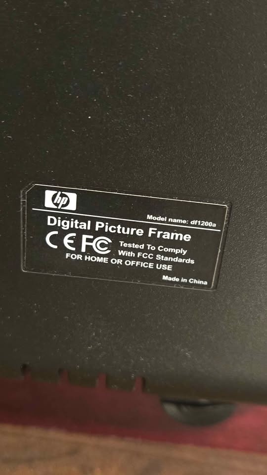 HP 12.1 inch Digital Photo Frame - Mahogany Finish - photo 5