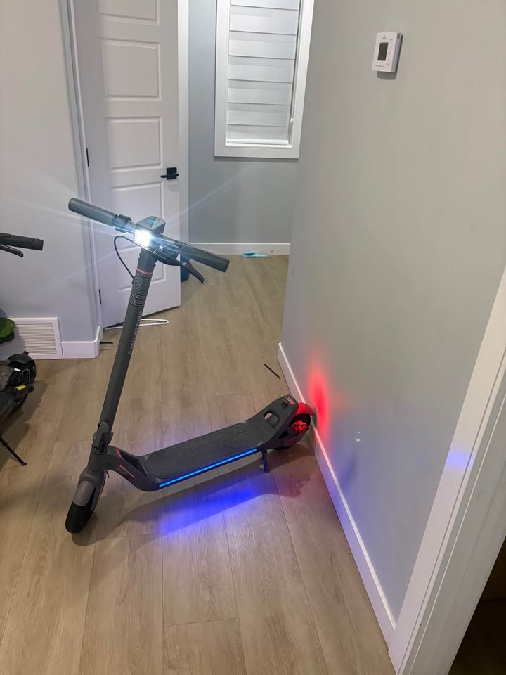 Phantomgogo A8 Foldable Electric Scooter - photo 2