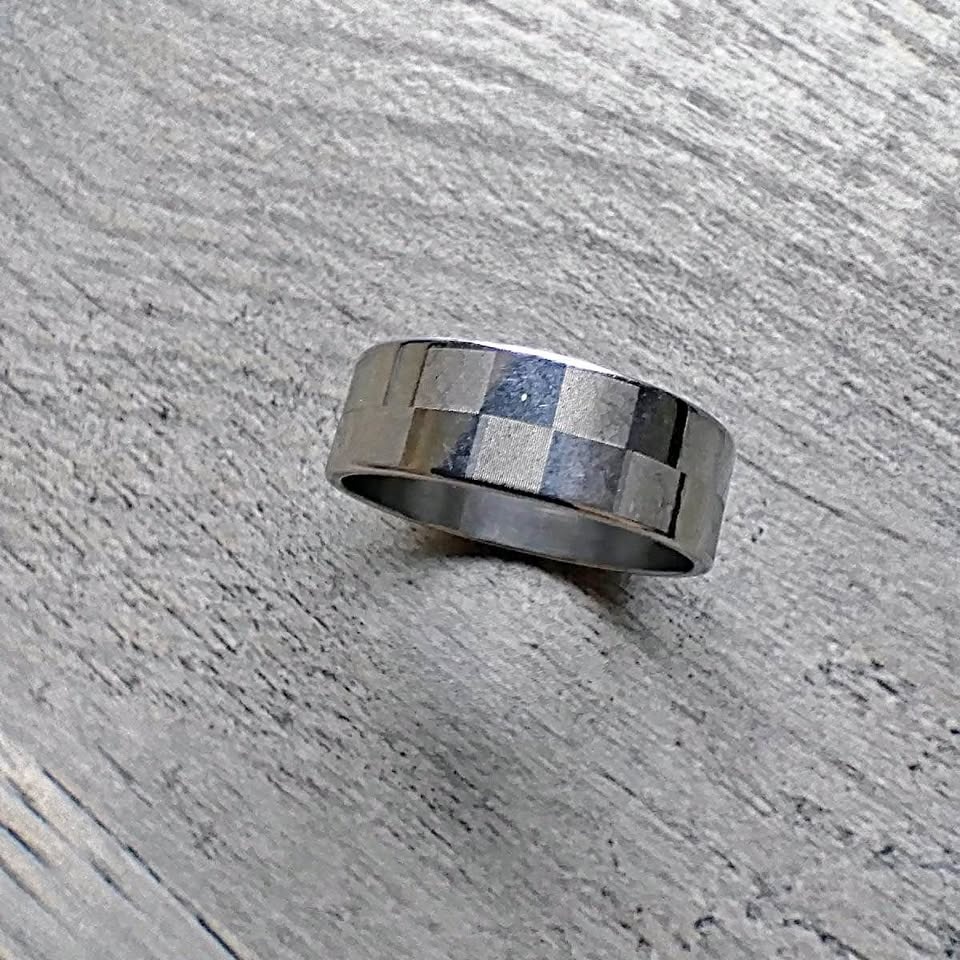 Checker Style Men’s Ring