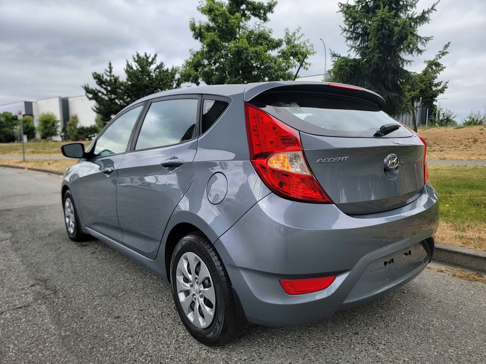 2017 Hyundai Accent - photo 2
