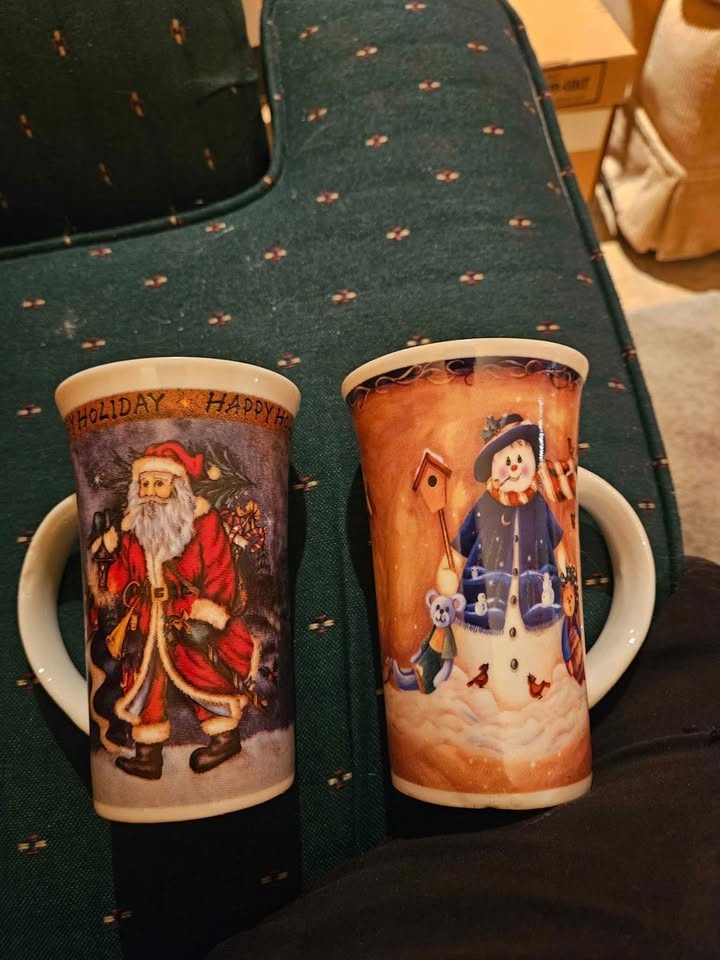 Set of Christmas themed mugs - photo 2