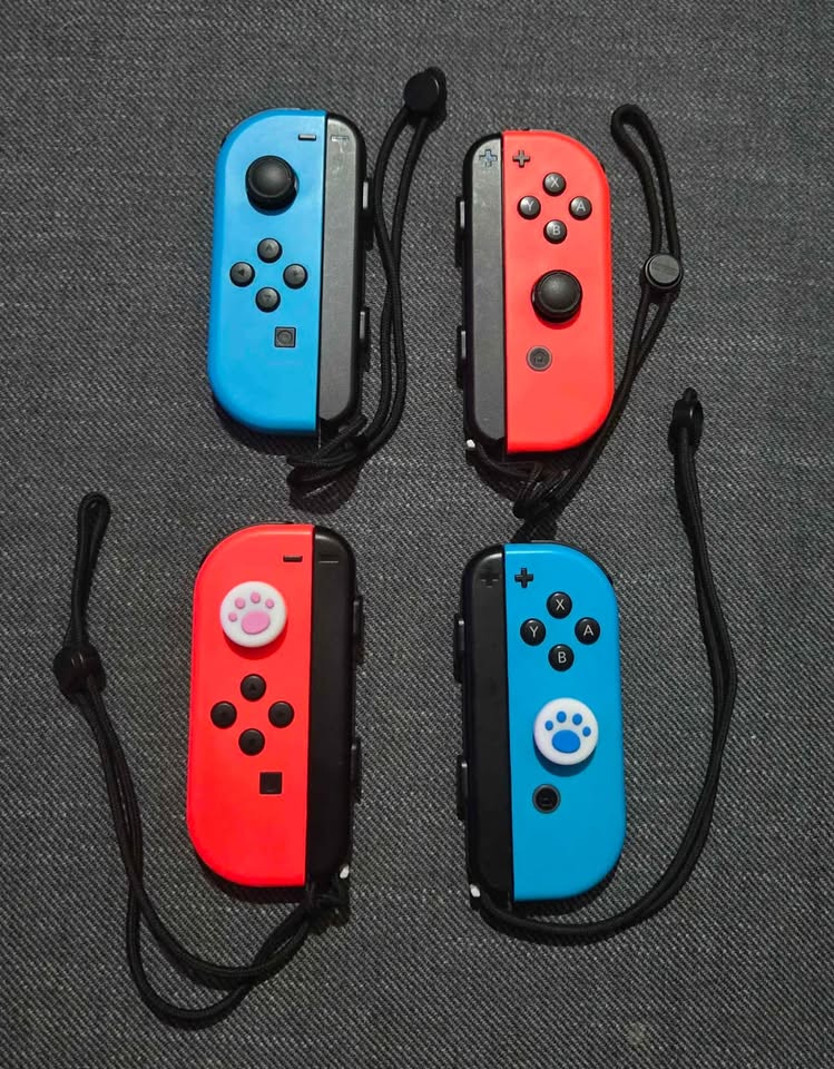 2 sets of Joy-Cons (L)/(R) Neon Red/Blue w straps. Like New! - photo 4