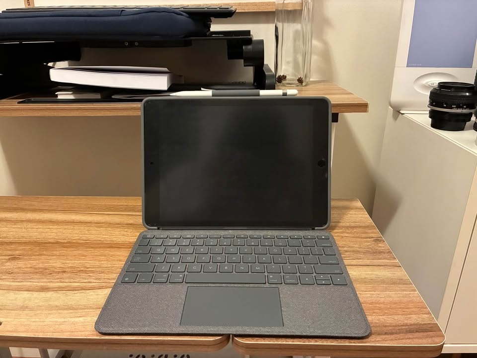 iPad 9th Gen 256GB w/ Logitech Keyboard & Apple Pencil - photo 3
