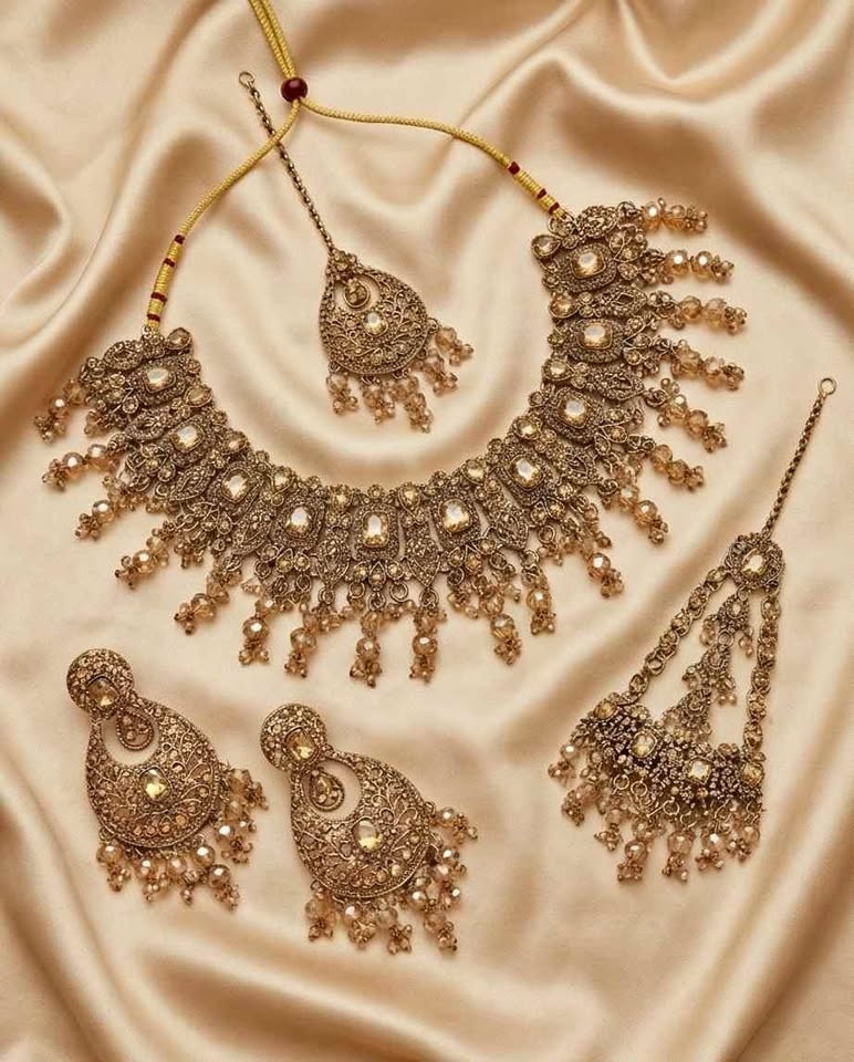 Elegant Antique Gold Bridal Necklace Set