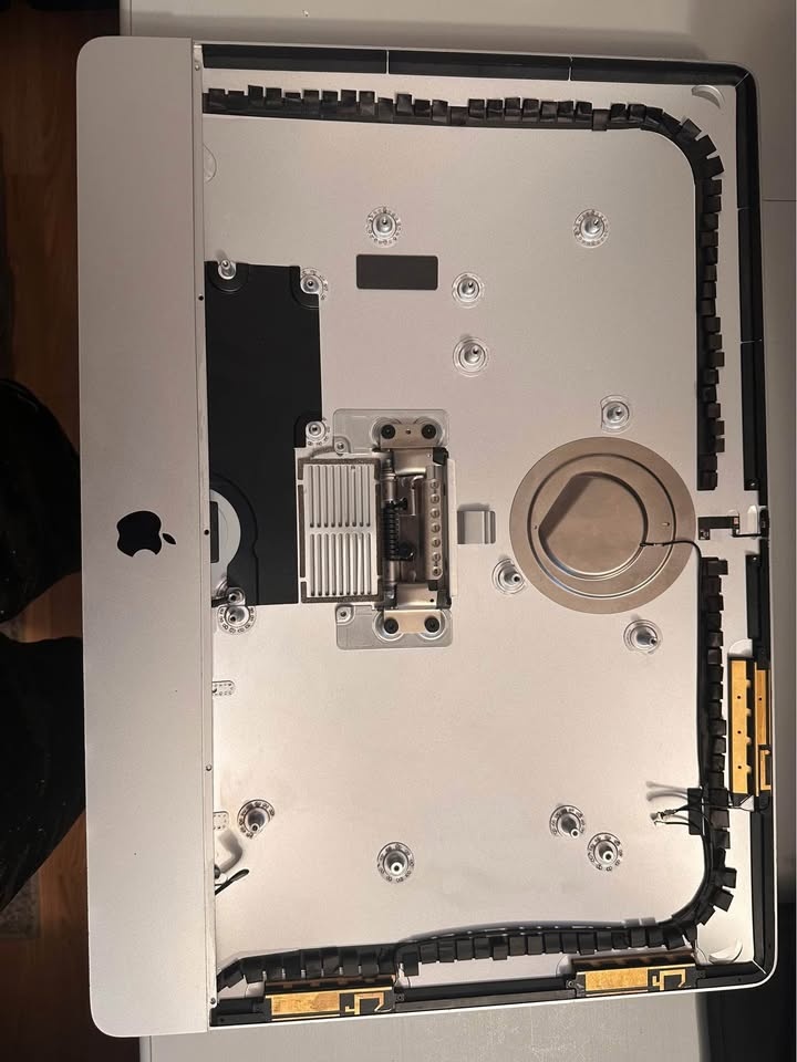 21.5” iMac housing + parts