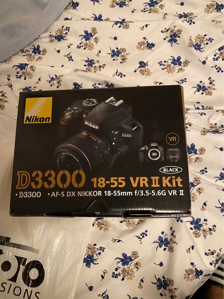 Nikon d3300 camera + extras!!!