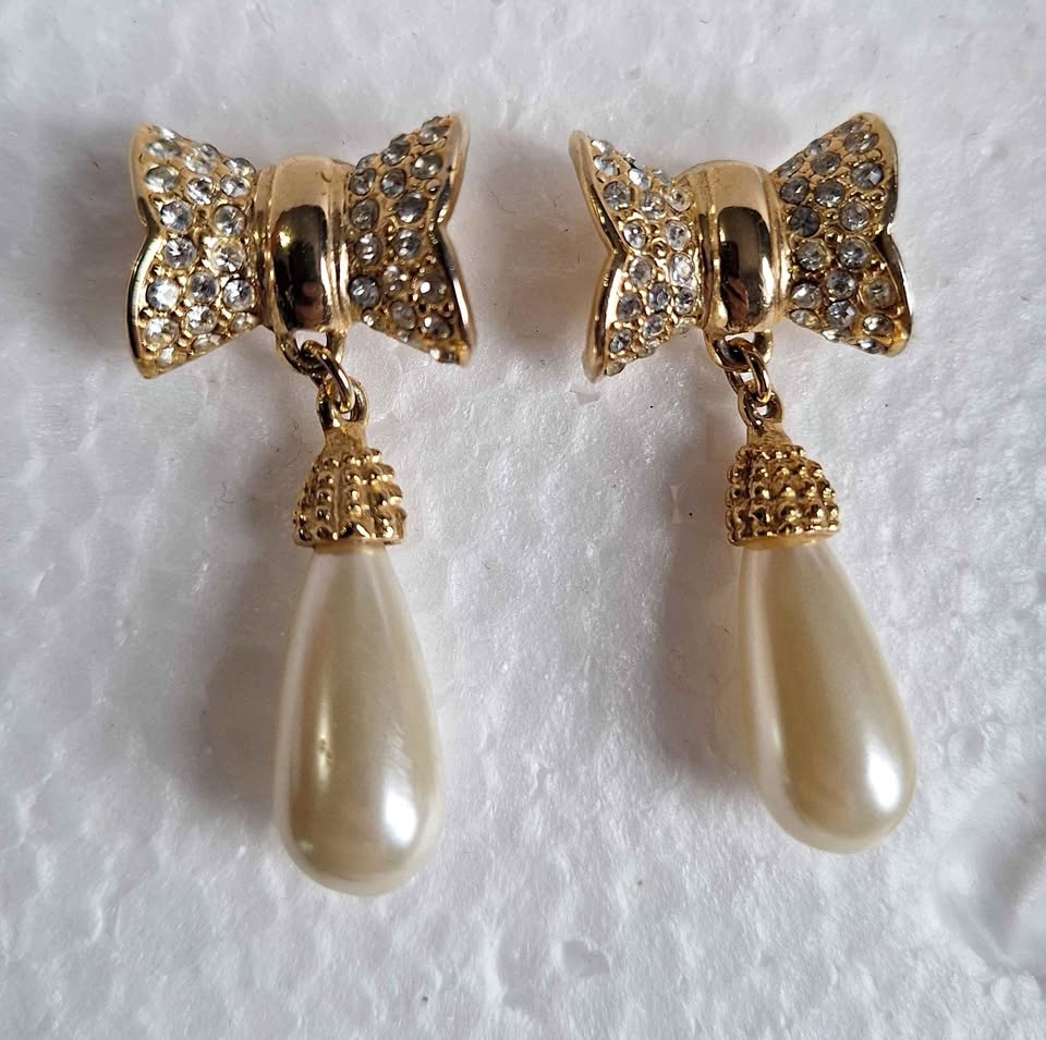 Vintage Ribbon & Dangle fake Pearls Pierced Earring - Rhinestone