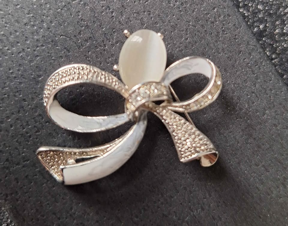 Silver-tone Bow Brooch with White Enamel and Crystals - photo 3