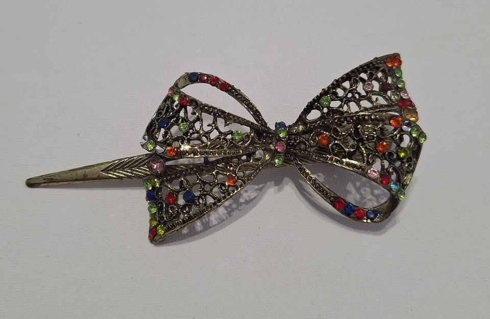 Vintage brass tone rhinestone bow hair clip almost 5" long - photo 2