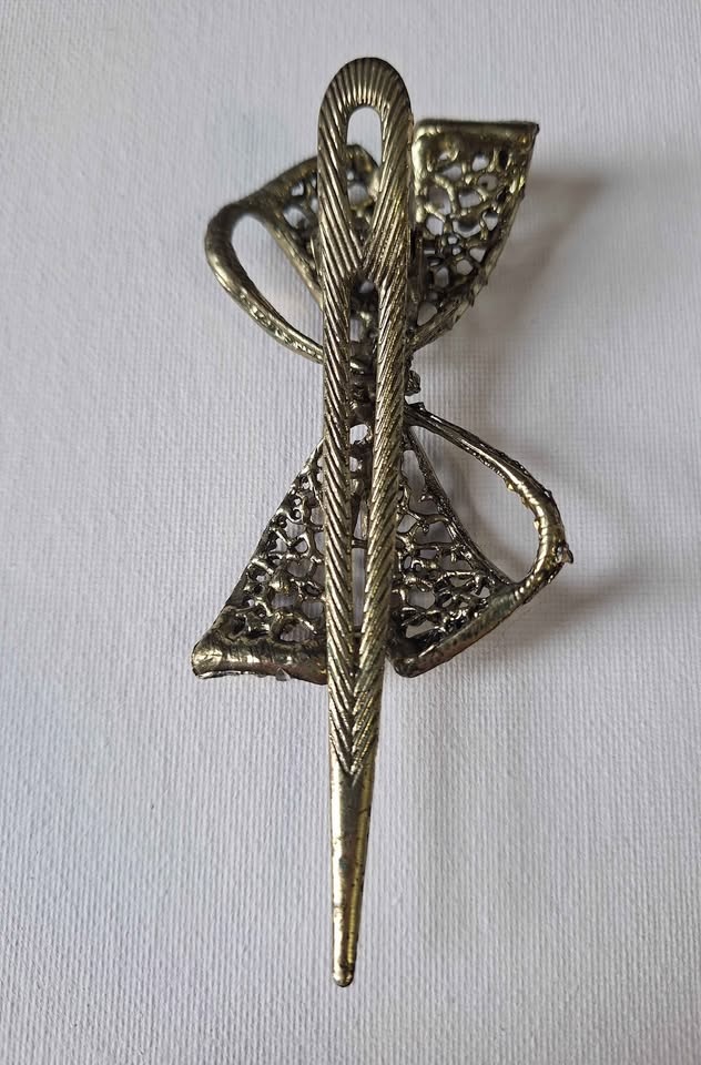 Vintage brass tone rhinestone bow hair clip almost 5" long - photo 4