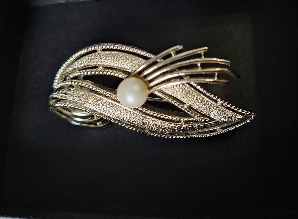 Elegant Vintage Brooch 1950s Silver Plated Leaf - photo 2