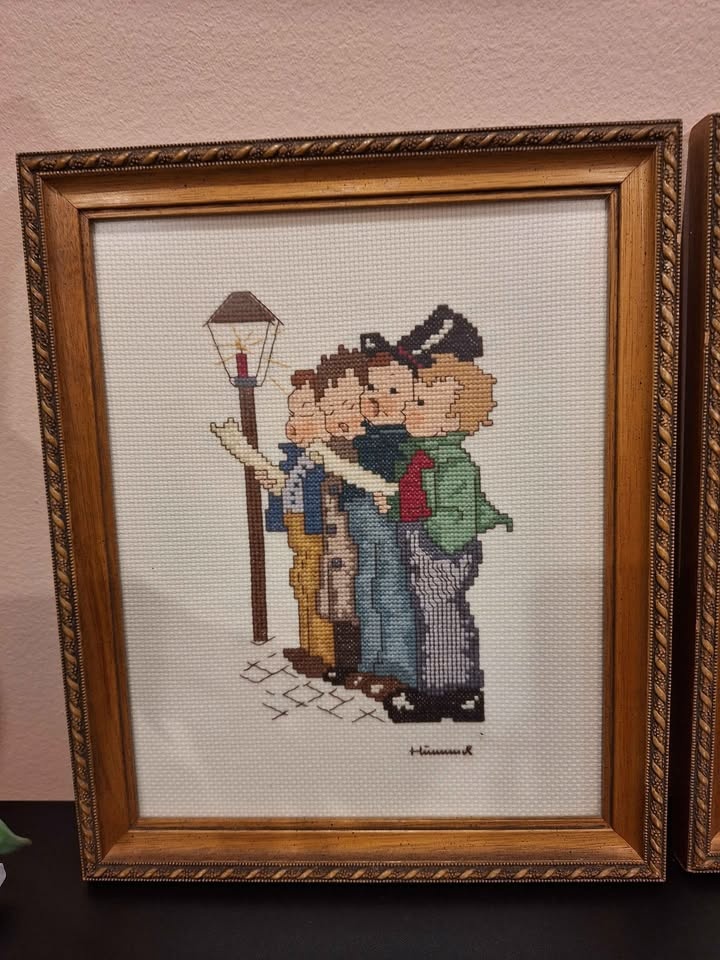 Hummel Carolers Cross Stitch Framed & "Little Friends" Girls - photo 3