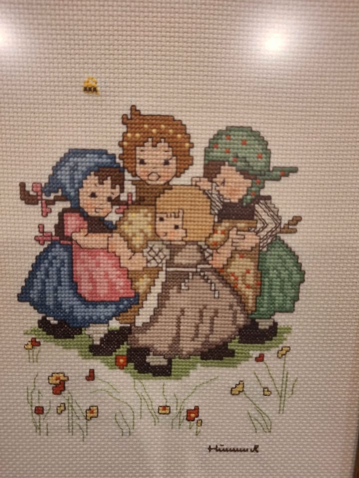 Hummel Carolers Cross Stitch Framed & "Little Friends" Girls - photo 4