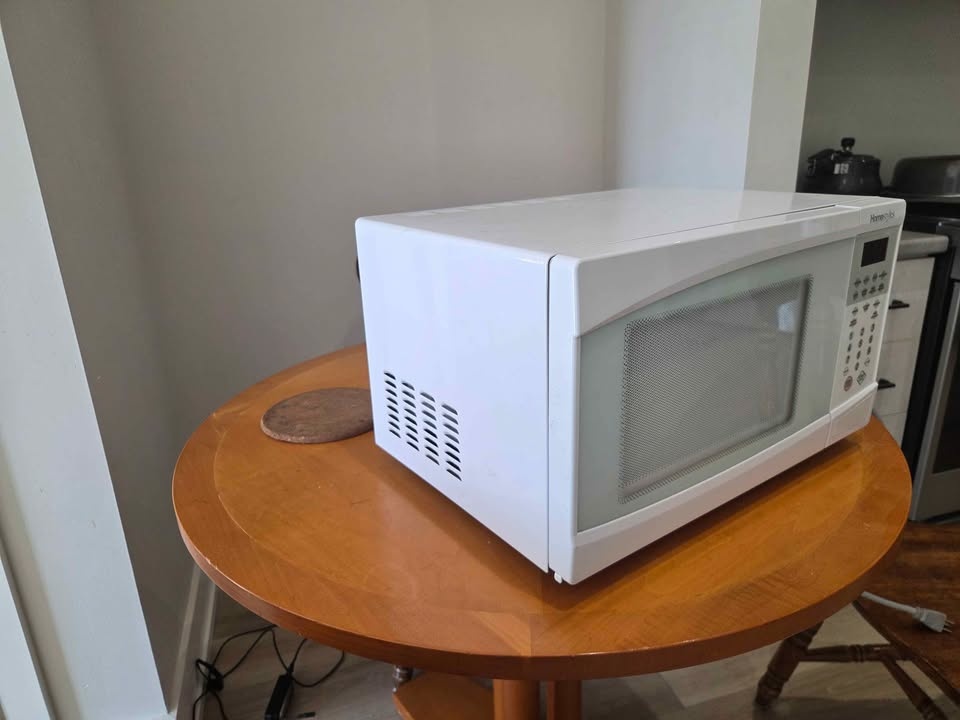 Homestyles Countertop Microwave Oven - photo 4