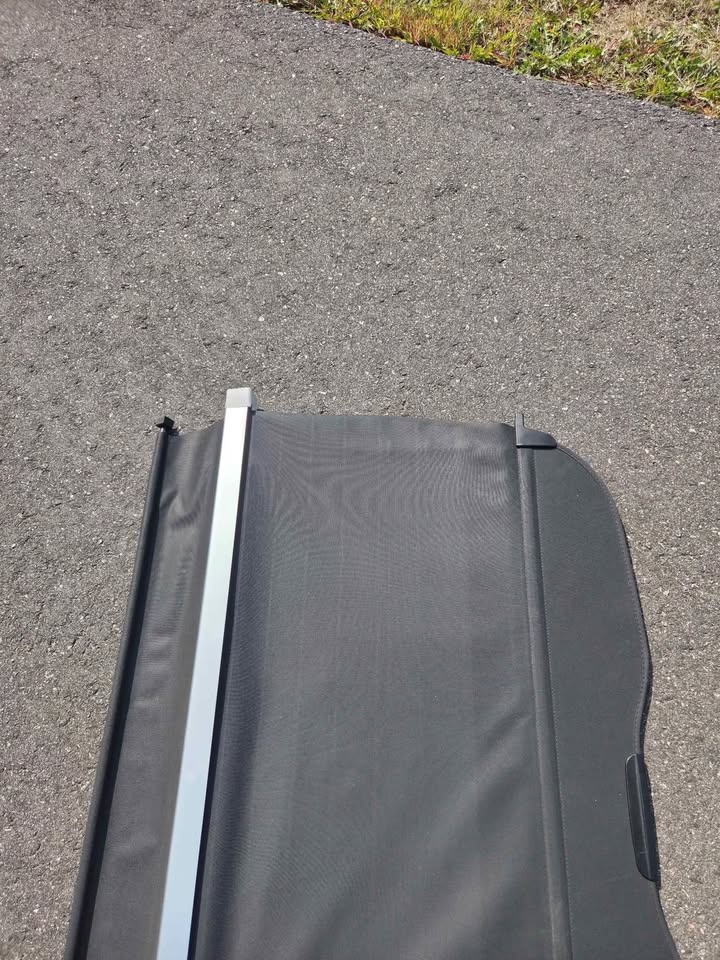 Subaru Outback Trunk Cargo Cover Screen Shade - photo 2