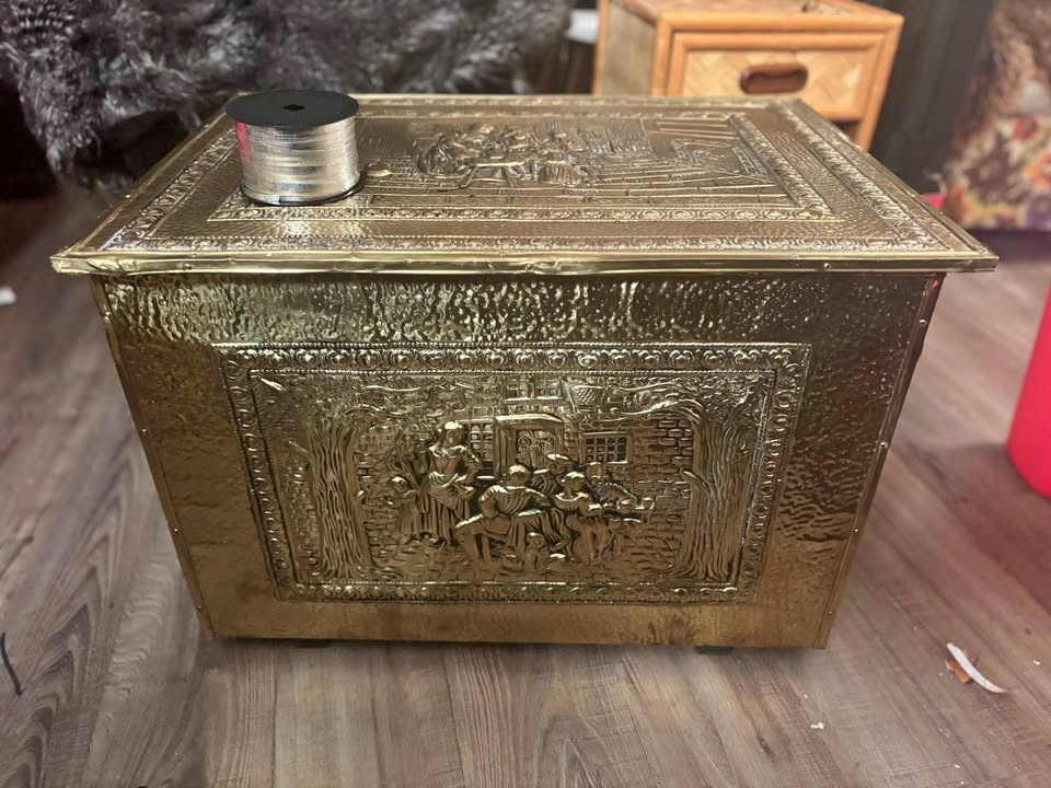Vintage Brass Accent Storage Trunk Chest - 23" - Coffee Table /