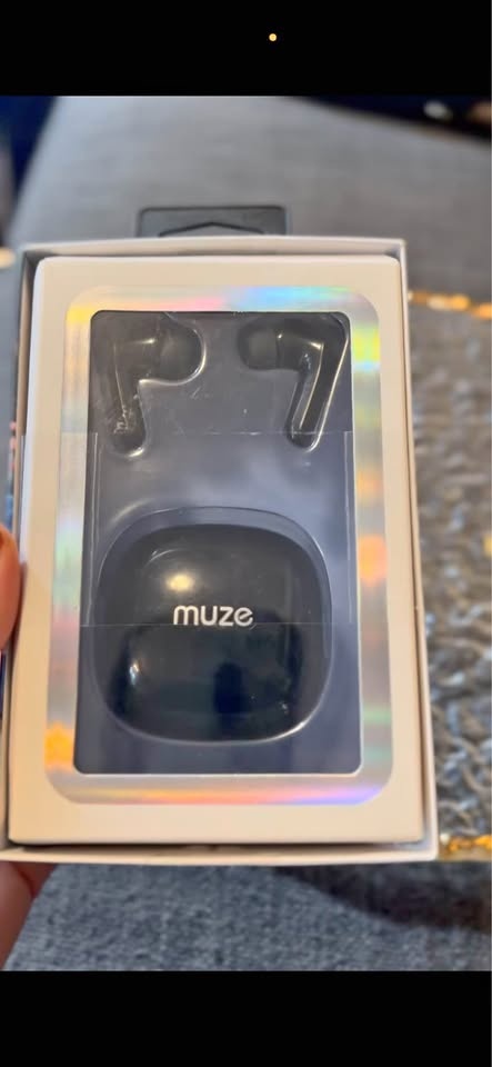 MUZE Wireless Earbuds - Brand New - Black