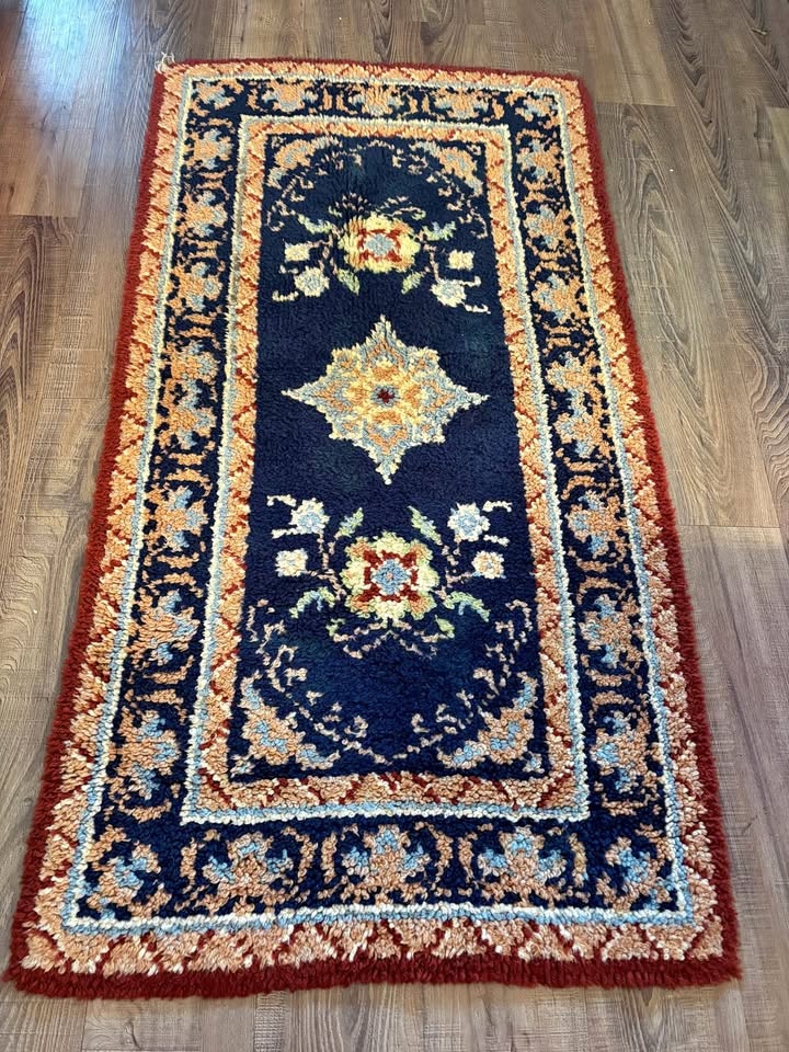 Vintage Cottagecore Wool Blend Accent Rug 27x51in