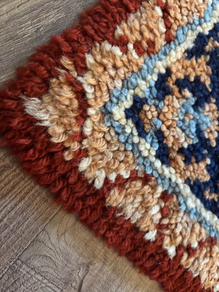 Vintage Cottagecore Wool Blend Accent Rug 27x51in - photo 3