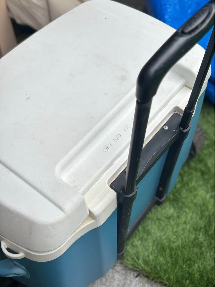 IGLOO LARGE COOLER W/ WHEELS ICE CHEST 50 Quart - photo 3