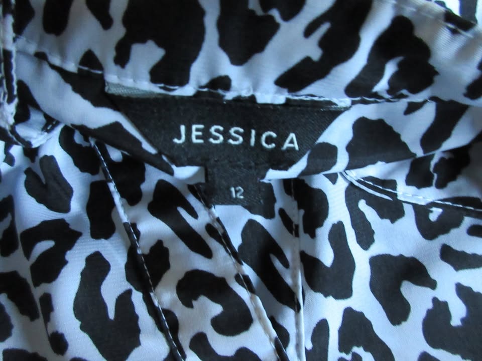 Ladies Size 31 Jeans & Size 12 Top - photo 3