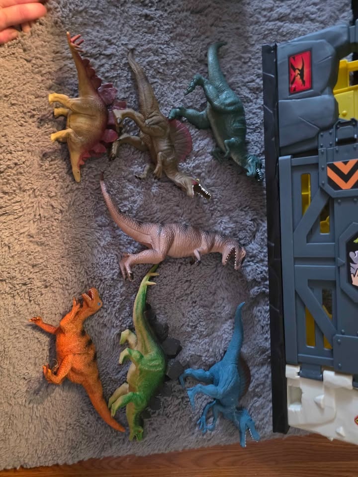 Dinosaur lot - photo 2