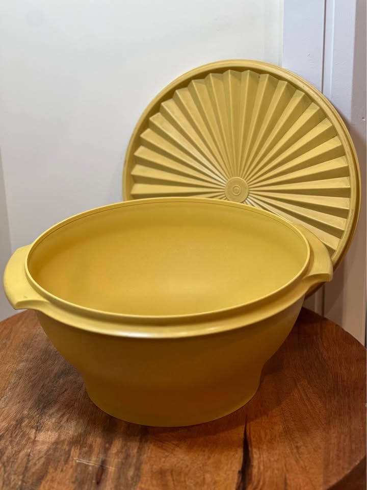Vintage Tupperware Salad Set - Harvest Gold - photo 3