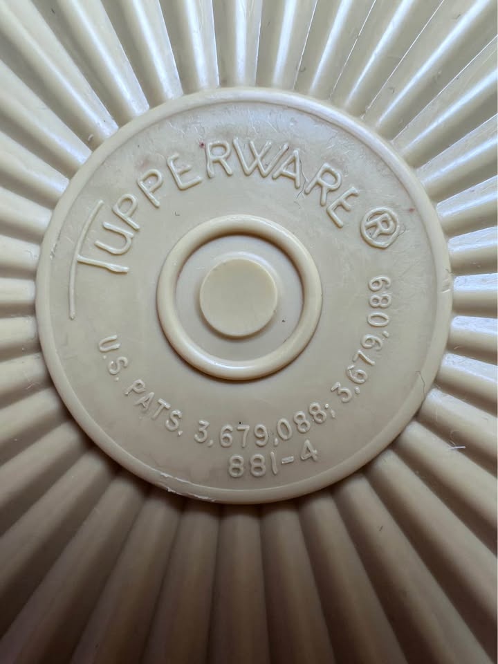 Vintage Tupperware Salad Set - Harvest Gold - photo 5