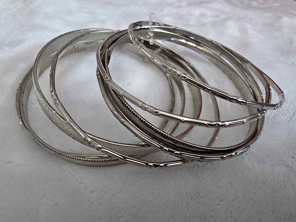 Set of 9 bangles bracelets