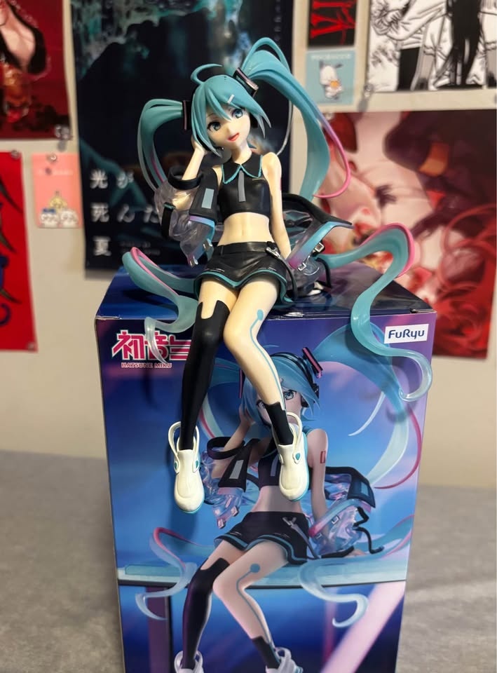 Hatsune Miku Neon Cyber Figure (with box) - photo 2
