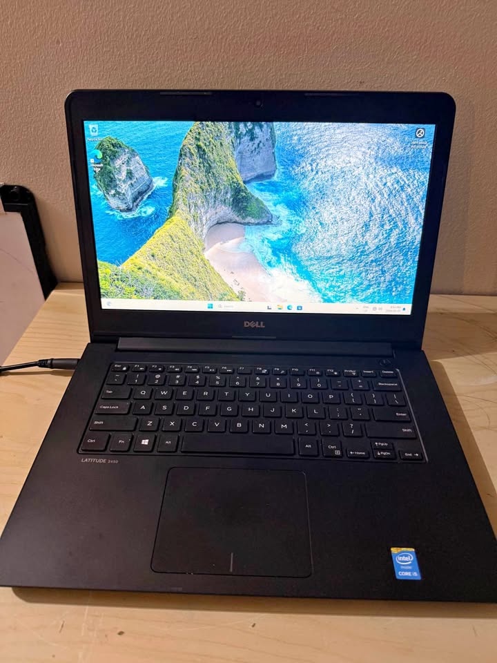 Dell Latitude 14" Laptop | Windows 11 Pro | 8GB RAM | Plugged-in