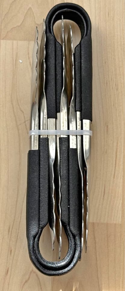 9-inch 4-pack Professional Sagetra Kitchen Tongs – Brand New!