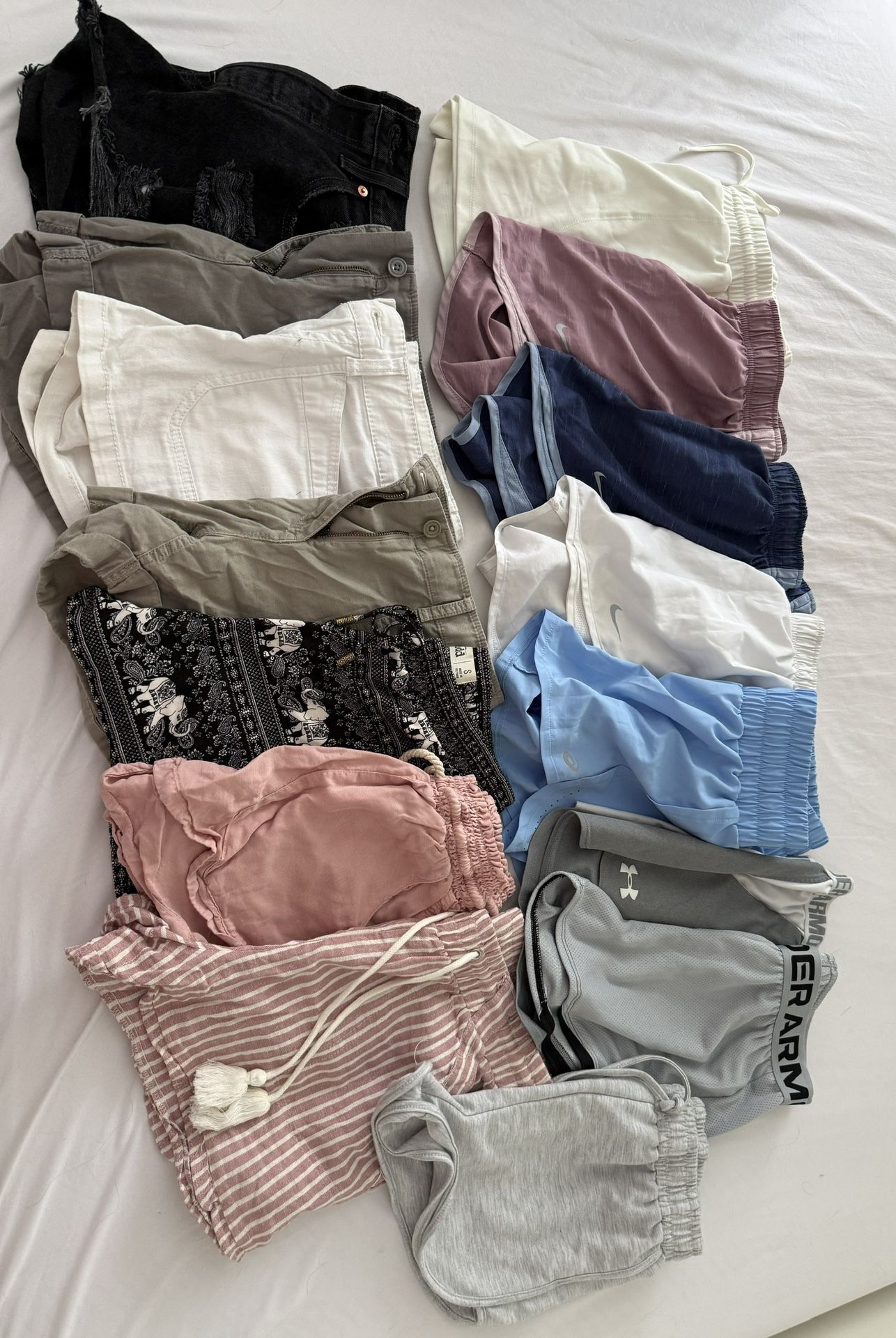 Huge Bundle Of Women’s Clothing And Accessories - photo 5