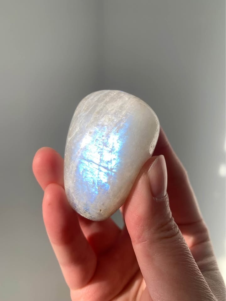 Blue Flash White Moonstone Tumbled Pocket Stone - photo 4